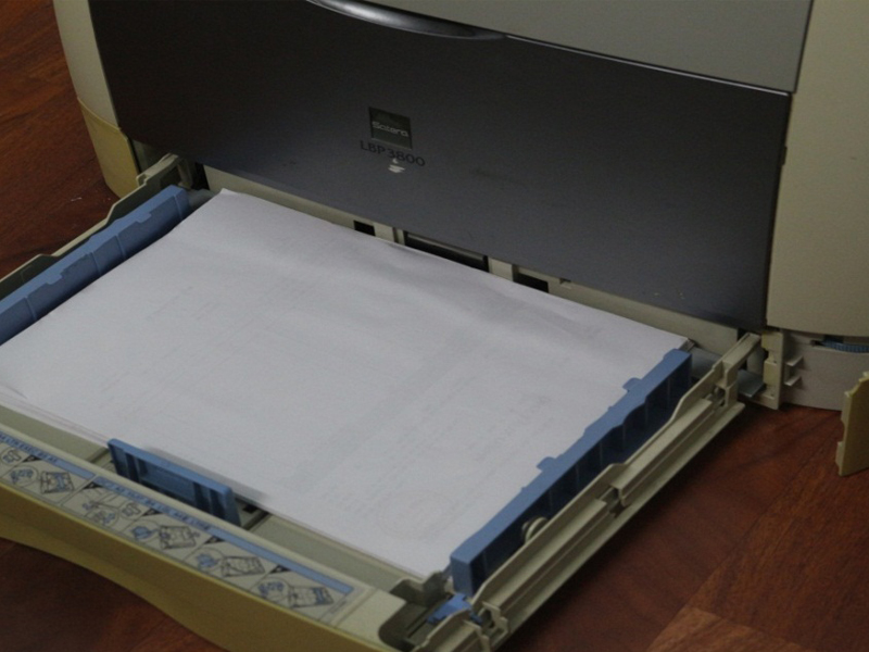 cach-cho-giay-vao-may-in-doi-voi-loai-giay-co-tuy-chinh cach cho giay vao may in doi voi loai giay co tuy chinh